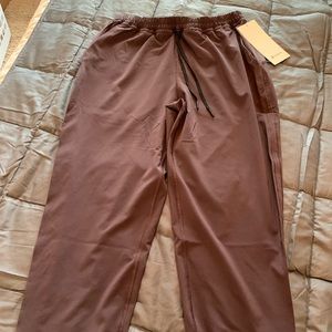 Keep It Classic Lululemon Crop